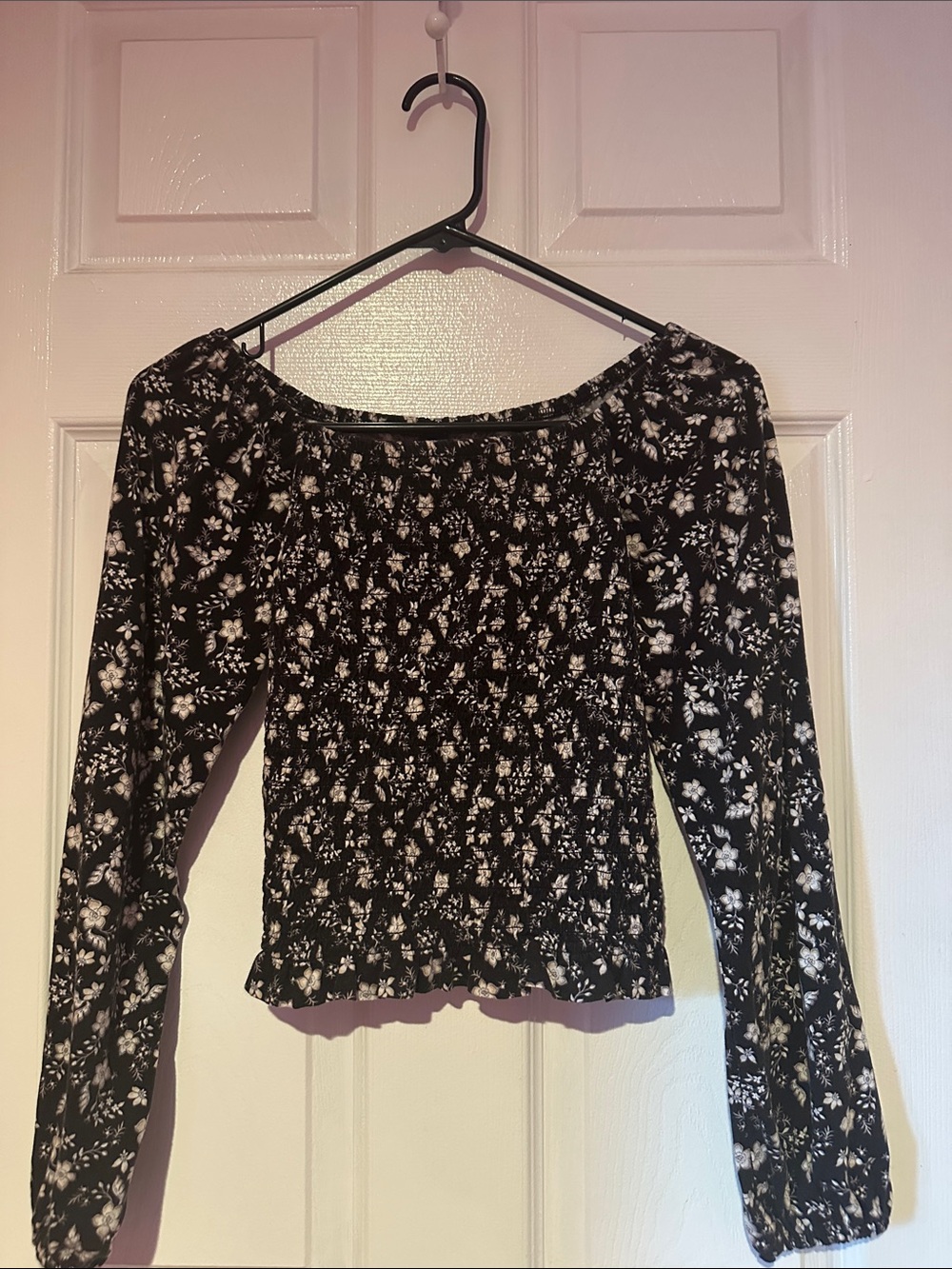 Old Navy Black Floral Smocked Shoulder Long Sleeve Top